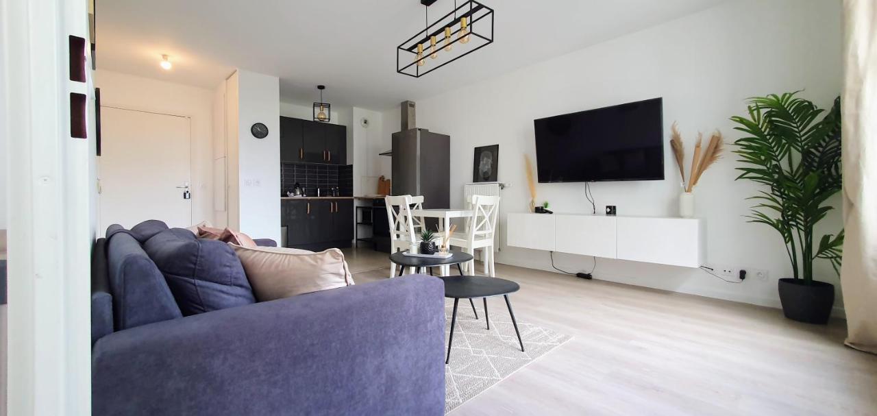 Lotus: Disney-Adjacent Retreat with Free Parking and Wi-Fi Chessy  Exterior photo